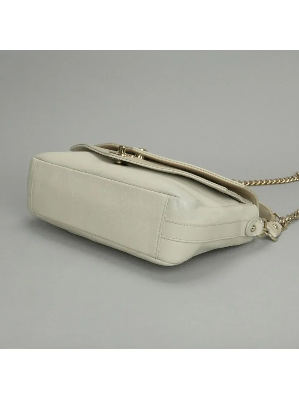 Chanel Blanc Stitch Shoulder Bag Calfskin Beige Gold Chain Bag CC Logo Turnlock